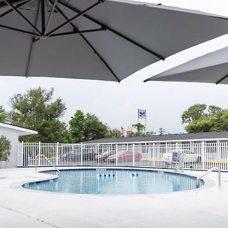 Golden Isles Inn & Suites Brunswick Exteriér fotografie