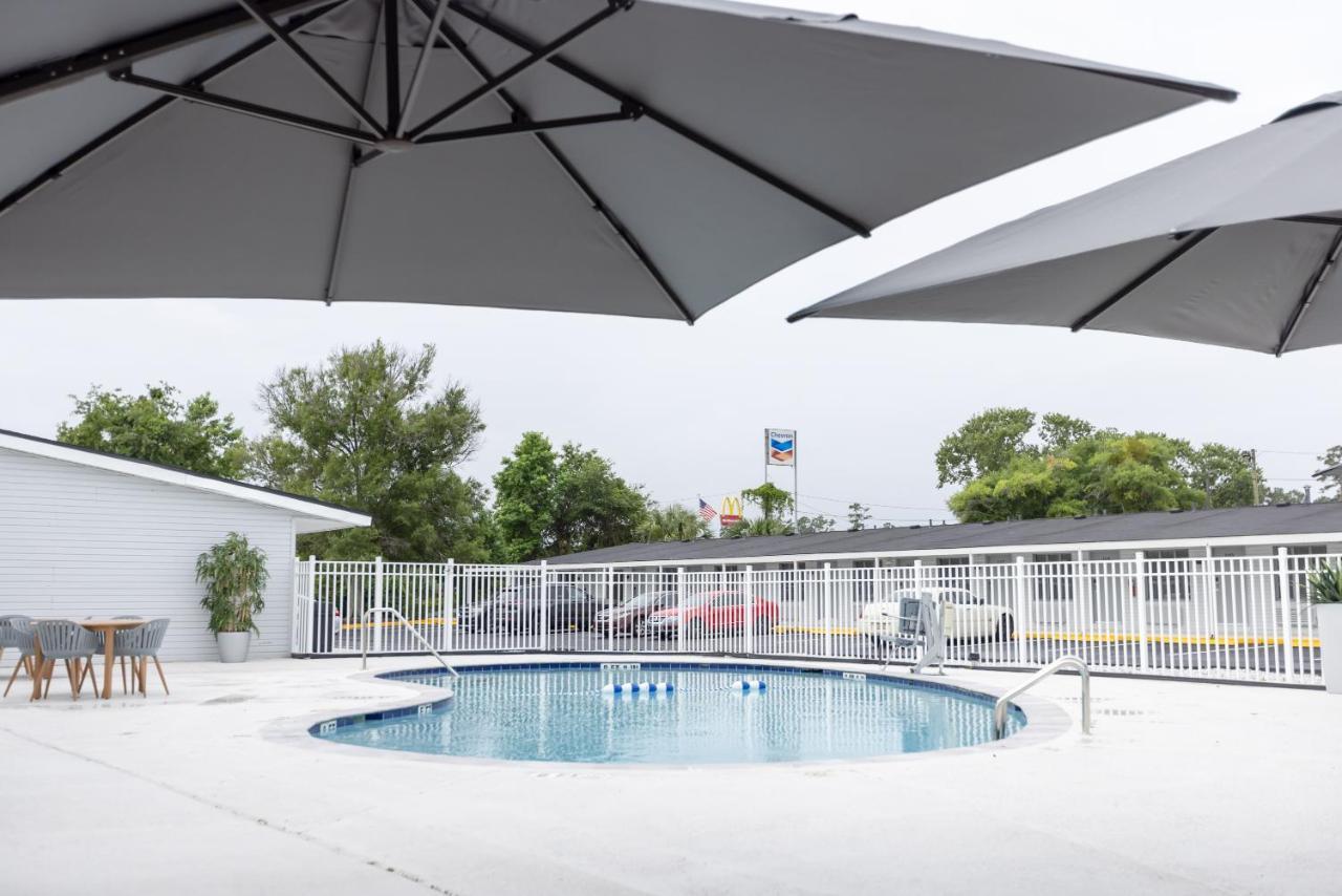 Golden Isles Inn & Suites Brunswick Exteriér fotografie