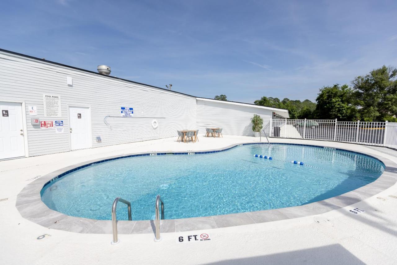 Golden Isles Inn & Suites Brunswick Exteriér fotografie