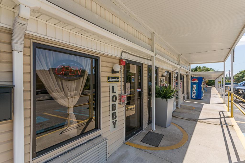 Golden Isles Inn & Suites Brunswick Exteriér fotografie